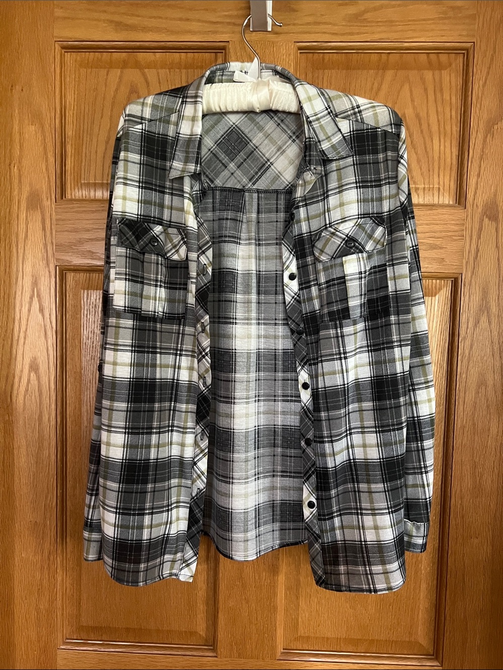 Daytrip Black White & Gray Plaid Button-Down Shirt